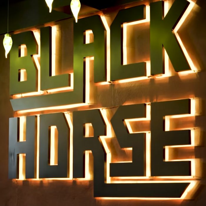 کافه رستوران بلک هورس مشهد (4)