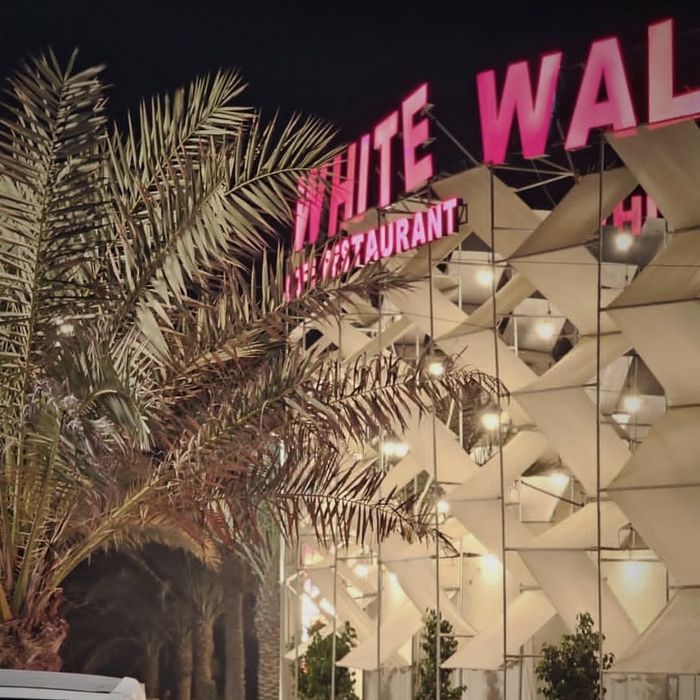 کافه رستوران وایت وال (White Wall) قشم (3)